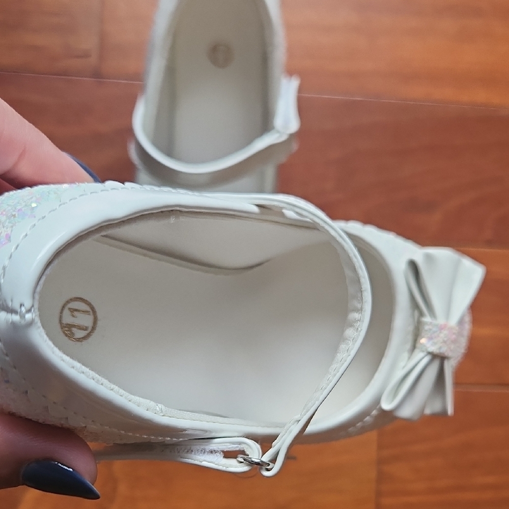 Girls' Sparkly White Dress Shoes with Bow - Picture 9 of 10